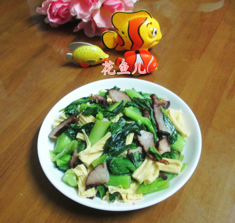 Stir-fried Cabbage Cores with Soy Pork and Yuba recipe