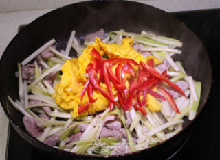 Simple and Quick Homemade Stir-fry-fried Lean Meat with Eggs and Chives recipe