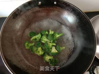 Broccoli Fish Cake Boiled Rice Noodles recipe