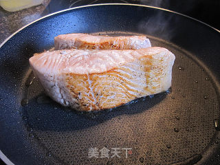 Fried Salmon with Fennel Head recipe