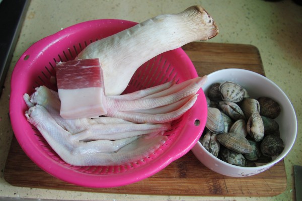 Duck Feet, King Pleurotus and Clam Soup recipe