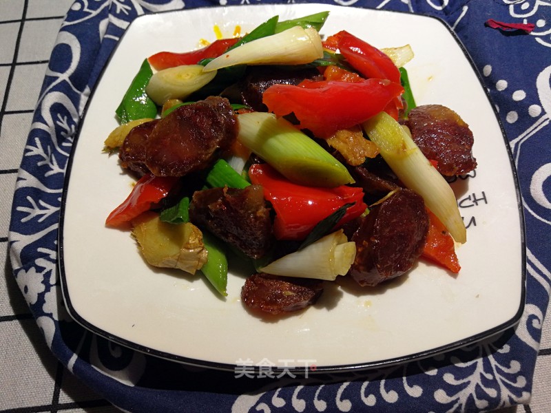 Stir-fried Sausage with Garlic recipe