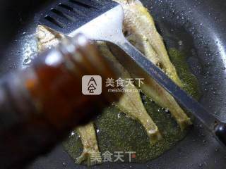 Yellow Croaker Soup with Shredded Radish recipe
