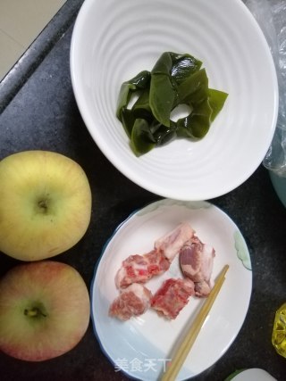 Apple Series 9: Apple Spare Ribs Seaweed Soup recipe