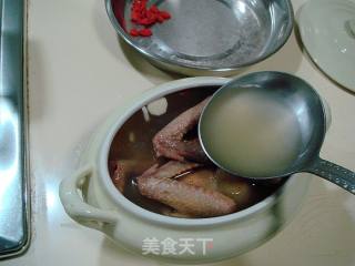 Stewed Pigeon with Huaiqi and Huangjing recipe