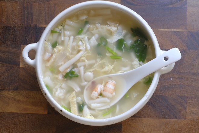 Low-calorie Fast and Delicious Fresh Shrimp and White Jade Mushroom (seafood Mushroom) Soup recipe