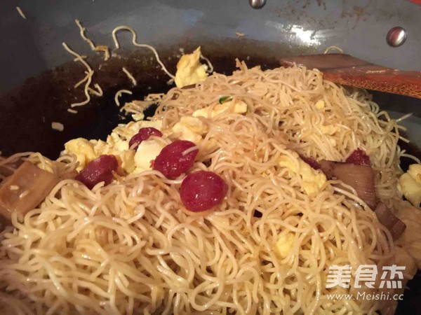 Fried Noodles with Egg Sausage recipe