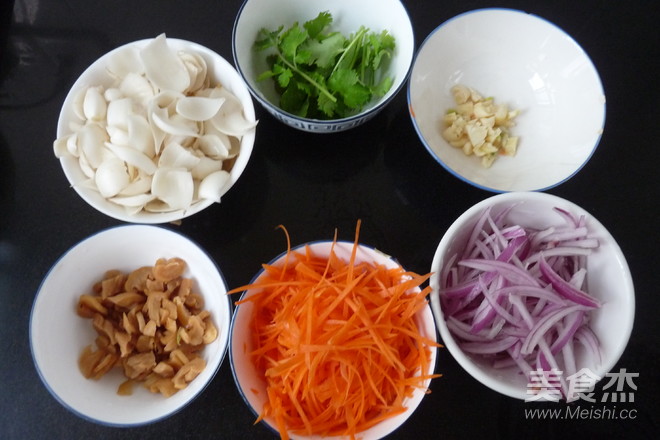 Golden Bamboo Shoots and Lily Stir-fry recipe