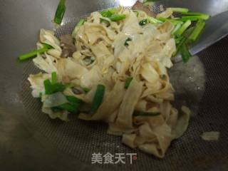 Stir-fried Bean Curd with Chives recipe