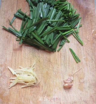 Stir-fried Chives with Octopus recipe