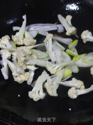 Stir-fried Cauliflower with Tomatoes recipe
