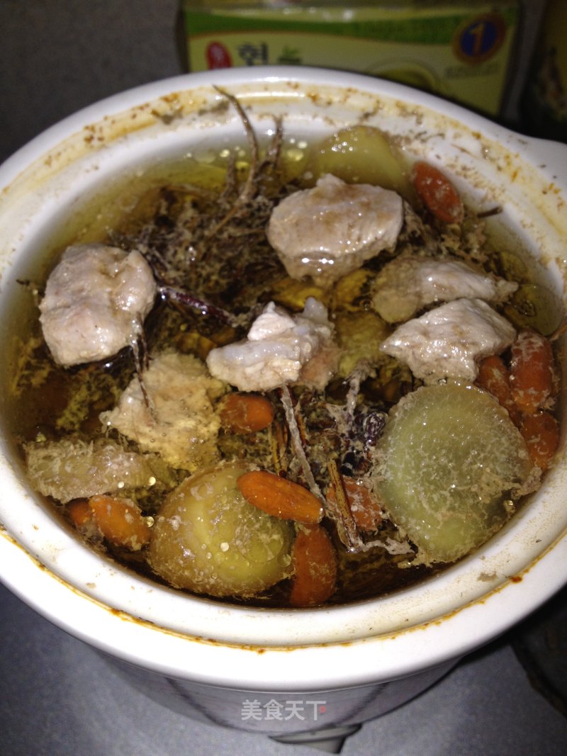 Cantonese Soup-chicken Bone and Grass Pot Pork