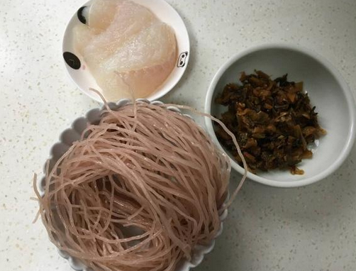 Sauerkraut Fish Rice Noodles recipe