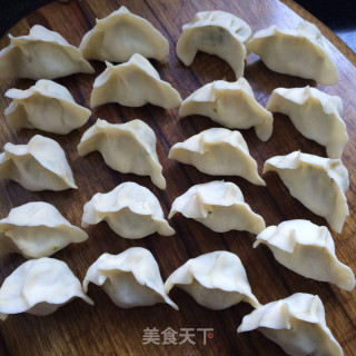 Sophora Japonica Egg Dumplings recipe