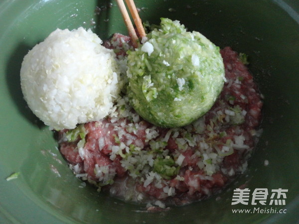 Steamed Dumplings with Squash Pork recipe