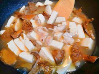 Tasty Wild Pine Mushroom Tofu Pork Soup recipe
