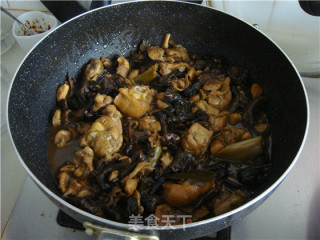 Stewed Chicken Drumsticks with Hazel Mushroom recipe