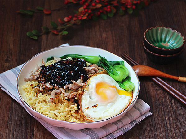 Dry Noodles with Shredded Pork and Green Vegetables#中卓炸酱面# recipe