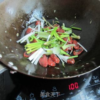 Stir-fried Sausages with Garlic Celery recipe