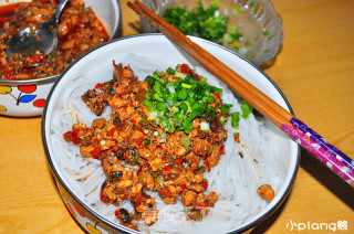 Xinjiang Chicken and Rice Noodles recipe