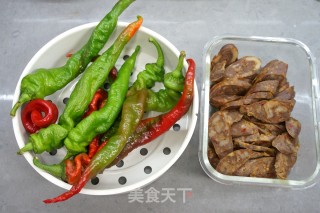 Stir-fried Sausage with Chili recipe