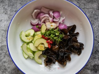 Onion Fungus Mixed with Melon recipe