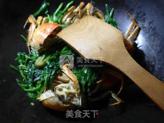 Stir-fried Hairy Crab with Spinach recipe