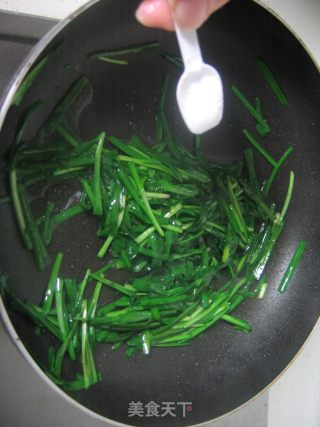 Stir-fried Chives with Walnuts recipe