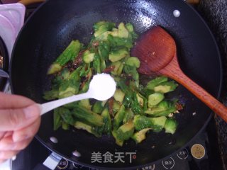 Stir-fried Bitter Gourd with Dace in Black Bean Sauce recipe