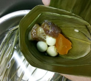 Lotus Seed Egg Yolk Meat Dumpling recipe