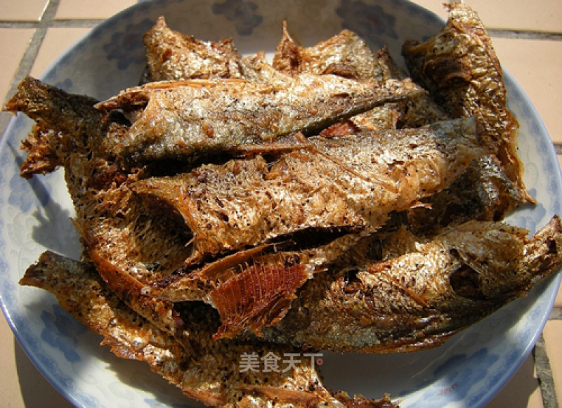 Burnt Outside and Tender Inside-fried Small Fish recipe