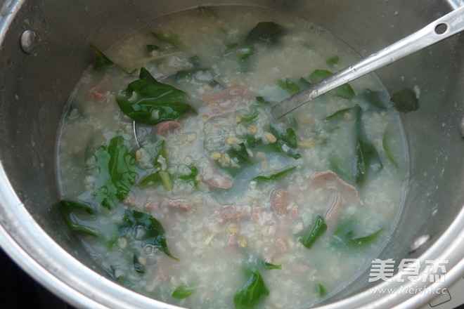 Pork Liver Porridge with Wolfberry Leaves recipe