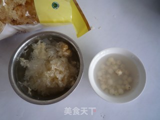 Rock Sugar Tremella and Lotus Seed Soup recipe