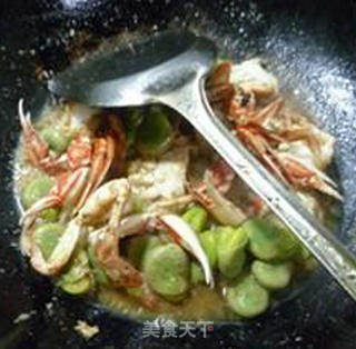 Fried Broad Beans with Flower Crab recipe