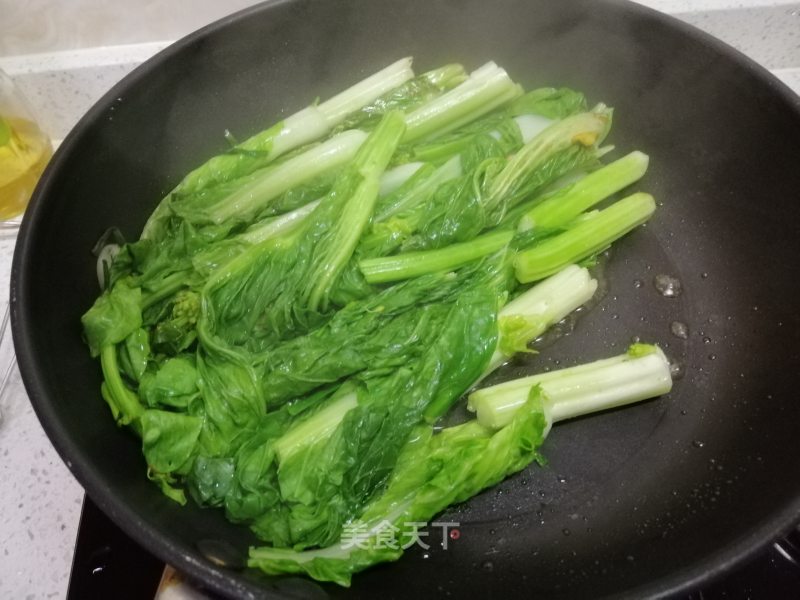 Stir-fried Cabbage Heart with Garlic recipe