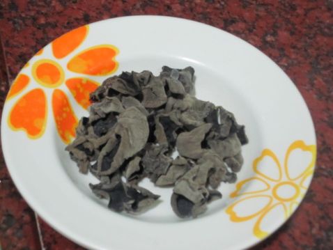 Black Fungus Pork Heart Soup recipe