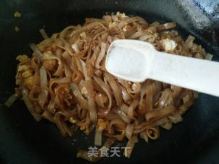 Stir-fried Hor Fun with Chopped Green Onion and Egg recipe