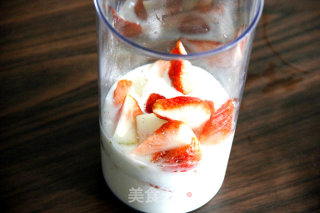 Strawberry Milkshake Smoothie recipe