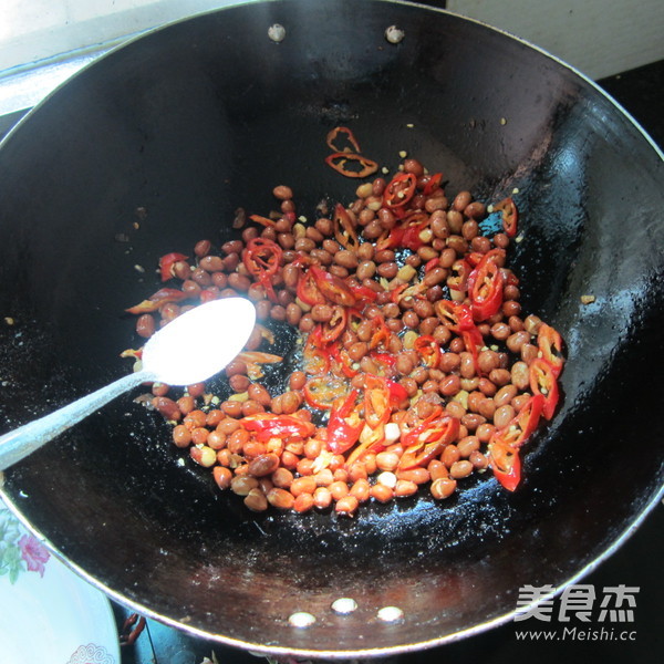 Spicy Fried Peanuts recipe