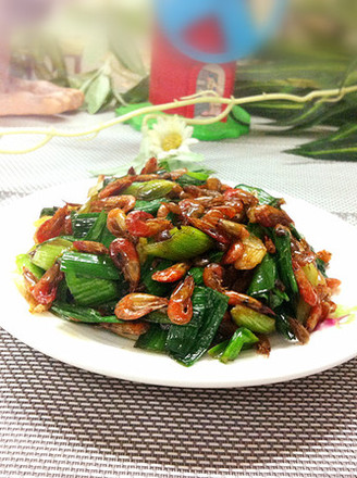 Fried Small River Prawns with Garlic Sprouts recipe