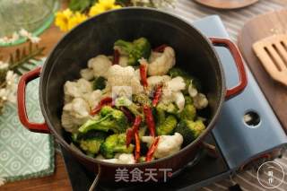 Garlic Two-color Cauliflower Made in Cast Iron Pot Version recipe