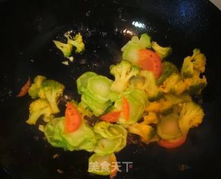 #蛋美食# Fried Broccoli with Eggs recipe