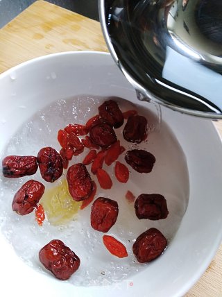 Confinement Meal Series-snow Swallow Golden Silk Jujube Wolfberry recipe