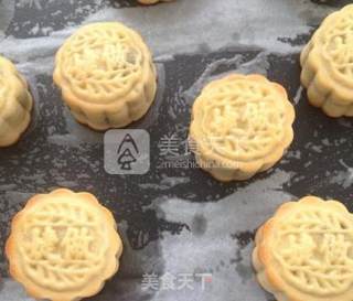 50 Grams of Five Kernels and Baiguo Moon Cakes recipe