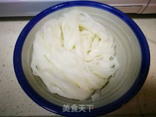 Carob Minced Pork Dried Noodles recipe