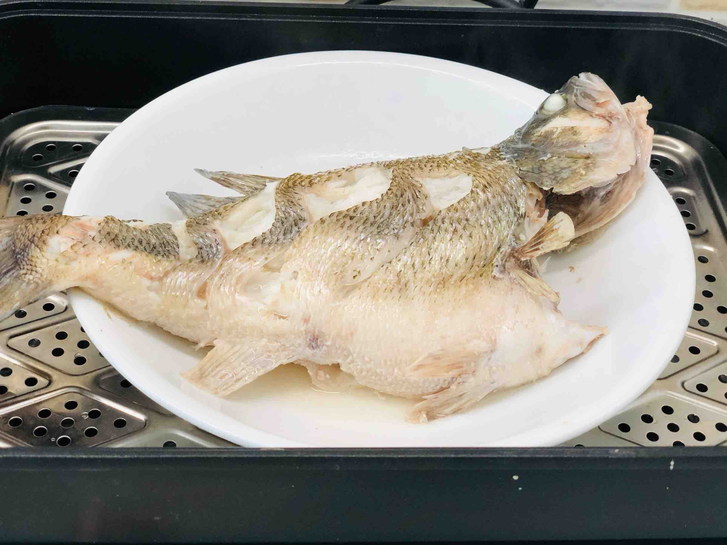 Sour and Spicy Lemon Steamed Sea Bass recipe