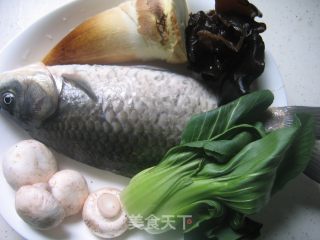 【winter Healthy Vegetables】---mushroom Crucian Carp Soup recipe