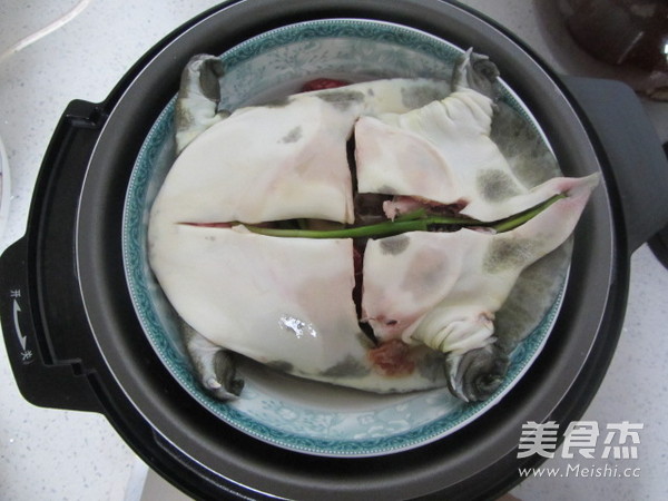 Steamed Turtle with Jujube Balls recipe