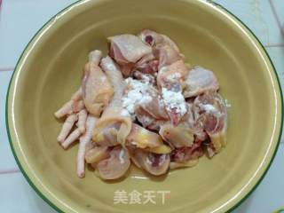 【two Mushrooms and Chicken Pot】-----fragrant and Fragrant Dishes recipe