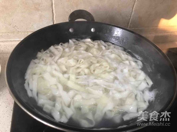 Shredded Beef Noodles with Pickled Vegetables recipe